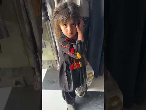We saw her selling toilet paper and we decided to help her 💔