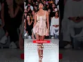 Sawitri Khan, Dari Korban Bully Hingga Bersinar Jadi Model di Mancanegara!