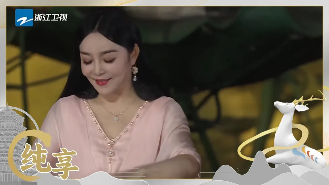 【纯享版】 袁莎古筝弹奏《彩云追月》 婉转曲调完美勾勒出人们心目中的月宫仙境! #月满光明韵动盛典 【纯享版】 袁莎古筝弹奏《彩云追月》 婉转曲调完美勾勒出人们心目中的月宫仙境! #月满光明韵动盛典