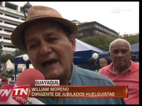 Con huelga de hambre jubilados de CNEL reclaman pago completo de pensiones