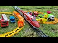 Download Lagu Mencari dan Merakit Mainan Kereta Api Listrik, Kereta Api Cepat, Kereta Api Multi Express, Thomas