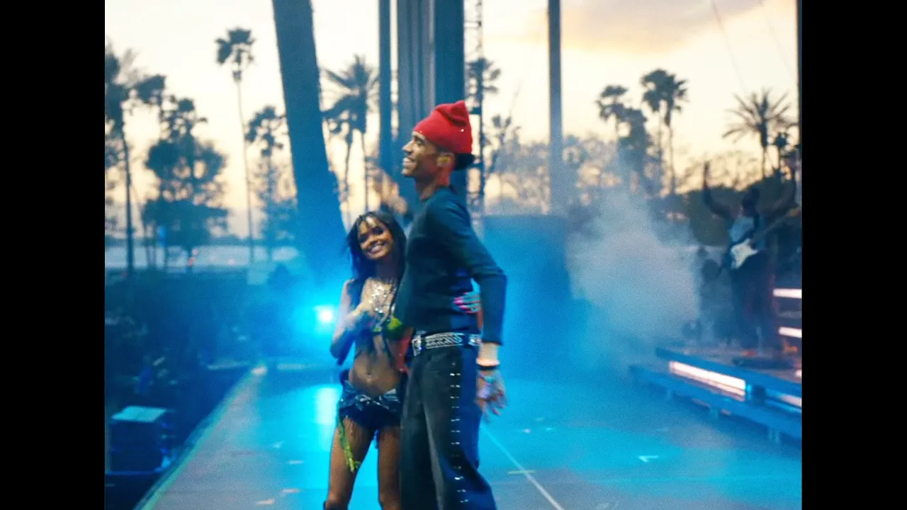 WizTheMc, Tyla , bees & honey - Show Me Love (with Tyla) (Official Video) WizTheMc, Tyla , bees & honey - Show Me Love (with Tyla) (Official Video)