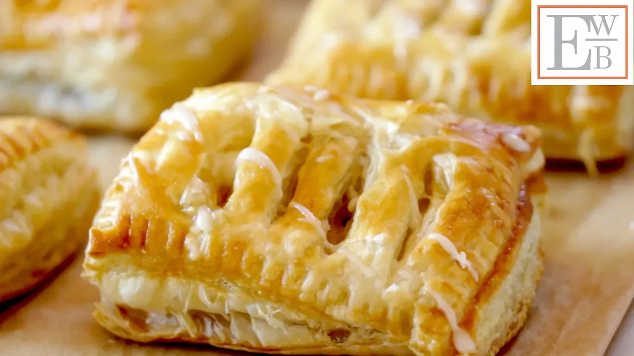 How to Make Apple Strudel like a Professional Pastry Chef. 