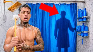 INVADI A CASA DOS FÃS PARA TOMAR BANHO! *ESCONDIDO*