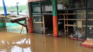 Crecida del río Paraná deja comercios bajo agua en San Rafael