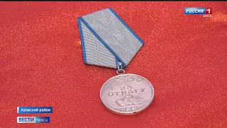 Омские Росгвардейцы передали Азовскому районному музею медаль бойца Великой Отечественной войны