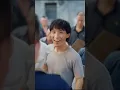 고대 복장 한 가난 청년이 거리에 나타나 행인들은 코스프레나 정신 이상이라 비웃음!근데 그는 고대 대장군이 타임슬립!현대인한테 고용돼 백억 벌이,핵무기 얻어고대로귀환,그대로황제등극