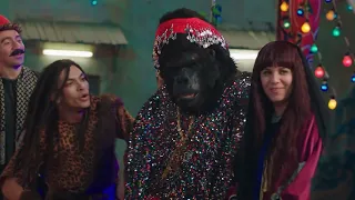 الحلقة الثالثة والعشرون هجرس لما يطلع المسرح بيولعه والغوريلا اشتغلت رقاصة الكبير أوي8 