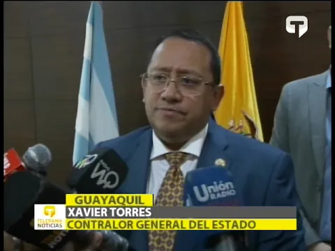 Contraloría general del estado contralor Xavier Torres reciben homenaje