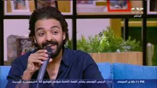 يعلم ربنا حبك في قلبي إزاي الشاعر عمرو حسن هايبهرك بأدائه في الشعر لايف في استوديو الستات 