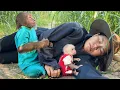 Download Lagu CUTIS \u0026 baby monkey timely help pregnant Mom but...