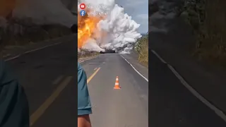 قوة انفجار شاحنة غاز مشتعلة Shorts 