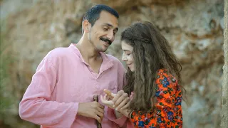 شاب أعمى بيتجوز بنت جميلة و بتخونه مع اخوه قدامه وهو مش حاسس بيهم قصة حقيقية لكنه انتقم منها 