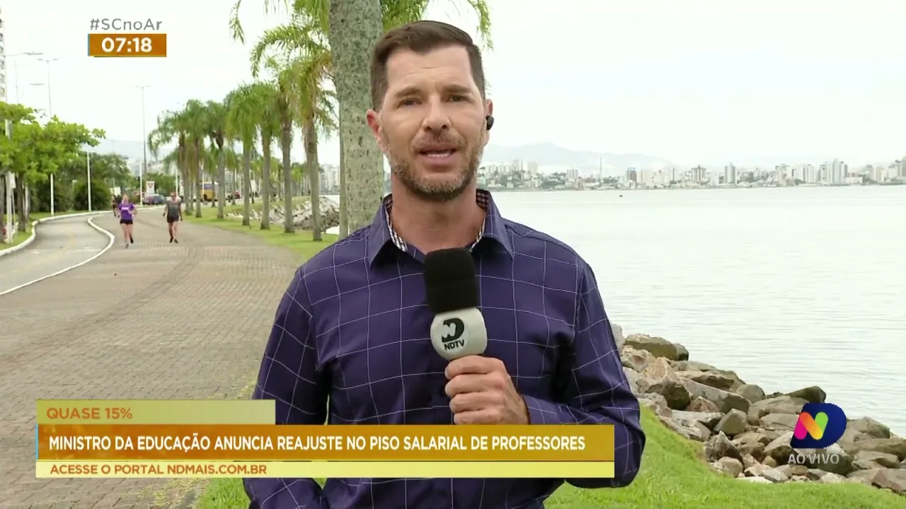 Piso salarial dos professores brasileiros deve ser de R$ 4.420,55