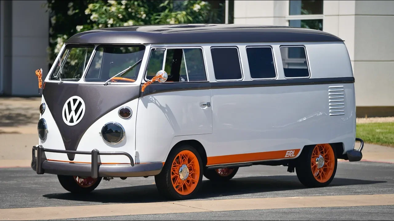 Volkswagen Kombi 1962 ganha motor elétrico e multimídia holográfico - www.car.blog.br
