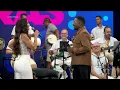 Ivete Sangalo e Mumuzinho cantam "Eu Mereço Ser Feliz" no Altas Horas
