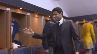 ناصر الخليفي رئيس باريس سان جيرمان يعانق نجوم الفريق بعد الفوز على مانشستر سيتي في دوري أبطال أوروبا دندنها