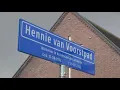 Download Lagu Onthulling van het straatnaambord van het Hennie van voorstpad