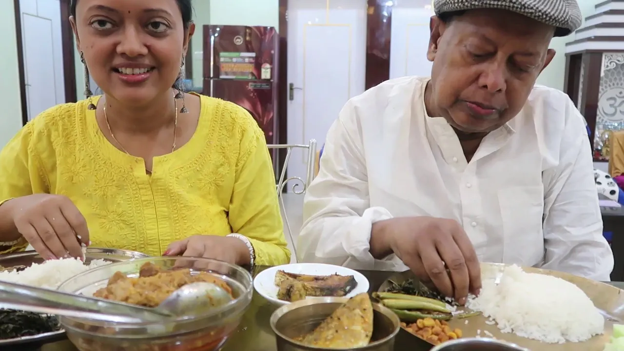 First Time Babar Sathe Eating Show   Dola Was So Happy   Rice   Mutton   Begun Ilish   Morola Tok