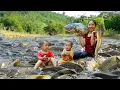 Download Lagu Catching a Giant School of Fish with My Baby and Selling Them at the Market