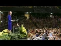 Amal Clooney calls Vanderbilt grads to be courageous