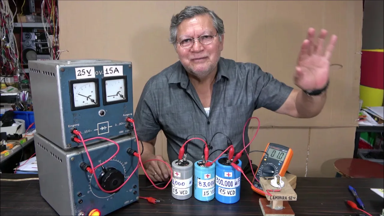 CAPACITORES SERIE-PARALELO, Voltímetro y Foquito