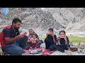 Download Lagu Nomadisch gezinsleven aan de bergrivier | Vissen, koken en zwemmen in Iran