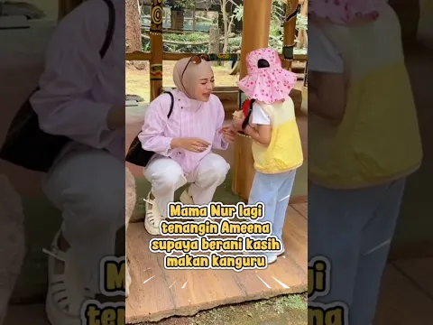 Mama Nur berusaha tenangjn Ameena supaya berani kasih makan kanguru #attahalilintar #aurelhermansyah