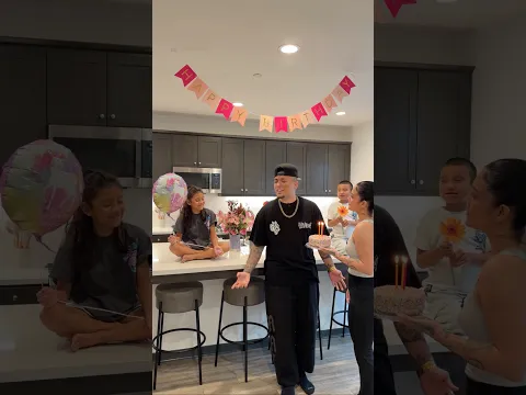Never EVER wish another girl “Happy Birthday” 😂