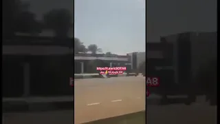 فيديو نادر يوثقه التاريخ لحظة انطلاق صفارة البروجي يوم 15ابريل معلنا تعرض الجيش لهجوم الجنجويد 