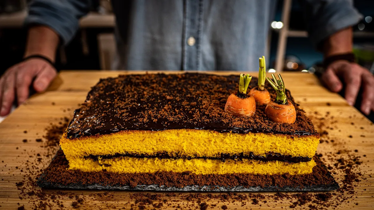 Bolo de cenoura com cobertura de chocolate, os pequeninos vão adorar!