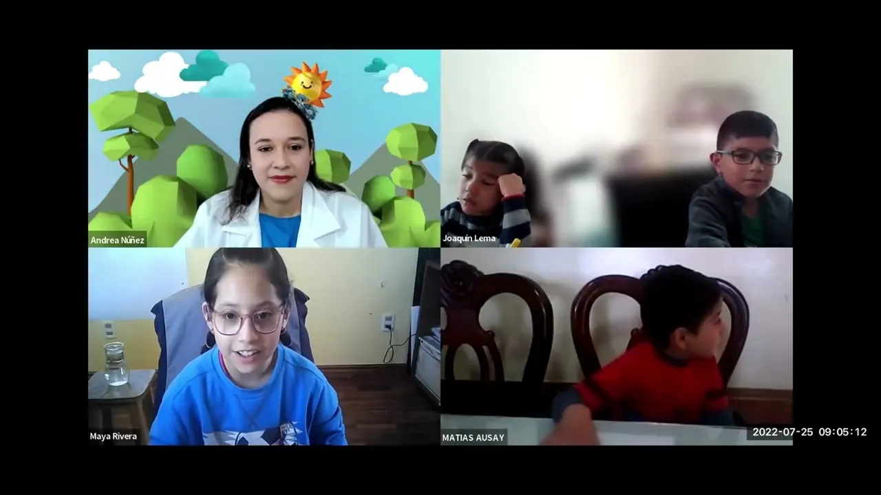 Estudiantes de Andilu de varios países presentándose en video de prueba social del taller de inglés