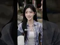 窮小伙出獄守魚攤被混混砸場！他咬牙不還手，全城大佬連夜封街下跪點菸：他才是唯一老大！
