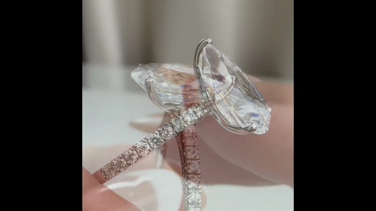 Evie丨3CT Pear Cut Lab Grown Diamond Engagement Ring With Basket Setting
