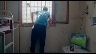 DES HOMMES - Extrait VF