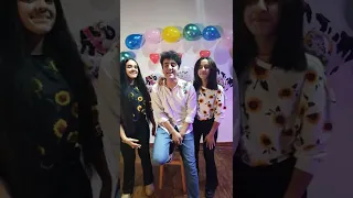 قهقهة للضحكات جلجلة الاغنيات مع               دندنها