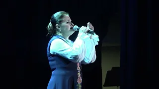 В Омске Заслуженный Государственный академический ансамбль песни и танца «Донбасс» исполнил реквием по погибшим детям — зал встал