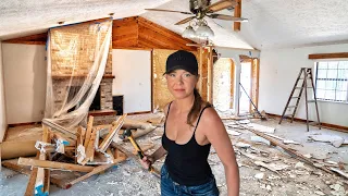 DESTROYING OUR HOUSE… DEMO TIMELAPSE