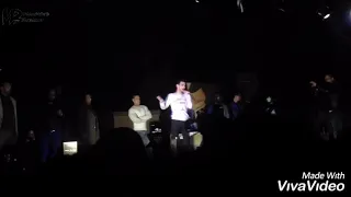 شاهد الجوكر احمد ناصر يقصف جبهة والده أمام جمهوره 