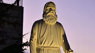 جثمان الطوباوي الأخ أسطفان نعمة مازال على حاله ولم يتحلل ونور سماوي يشرق منه تفاصيل في الفيديو دندنها