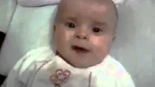 طفل يبكي عند سماع موسيقى حزينة  طفل يبكي عند سماع موسيقى حزينة