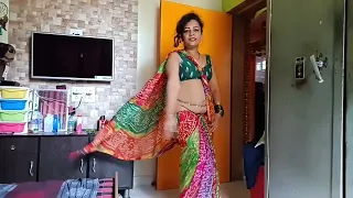 saree with accessories