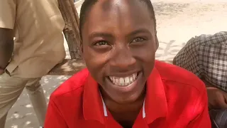 Mmoja Kati Ya Wanafunzi Waliofaulu Ajipanga Kuomba Waalimu Zawadi Ili Hali Walimu Wameandaa Suprise 