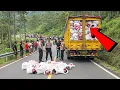 Download Lagu PADANG GEMPAR : Truk Simpan 87 Karung Daging Manusia di Sitinjau Lauik, Ternyata Desa Lakukan Ini