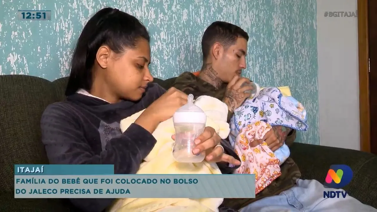 Família do bebê que foi colocado no bolso do jaleco precisa de ajuda