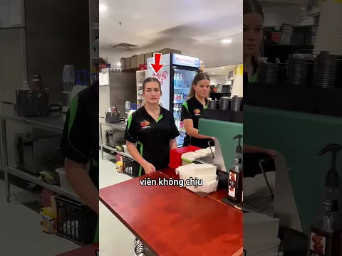 Nữ nhân viên này muốn bán được hàng 😂