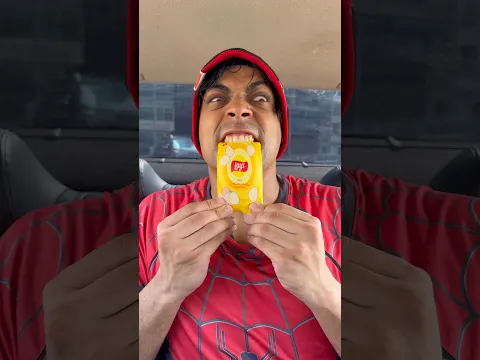 ازااااي الشيبس المطاط !! 😱😂