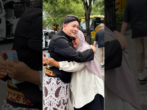 Tiba-tiba ibu ini menangis 🥹