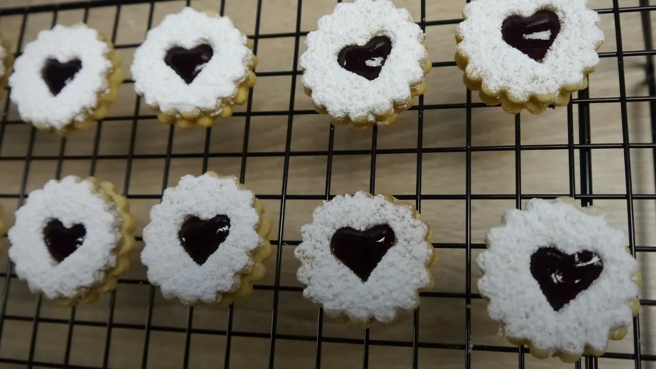 Aus einer verlorenen Word-Datei zeige ich euch heute, wie ich 3 komplett unterschiedliche Plätzchen . 