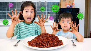 爸爸教宝蓝学会做出正确的选择